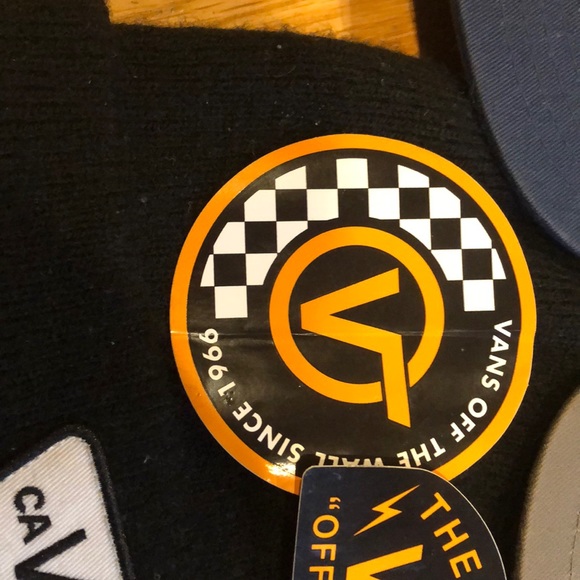 Two vans hats and one Santa Cruz hat and 2 sticker - Picture 4 of 8